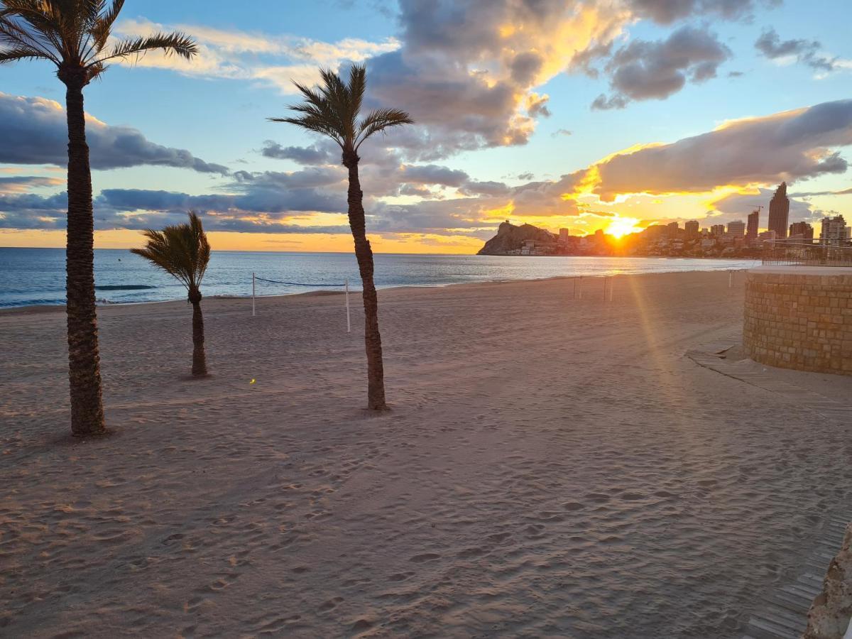 Sunny Morning Of Costa Blanca - Sunset Waves Benidorm Lägenhet Exteriör bild